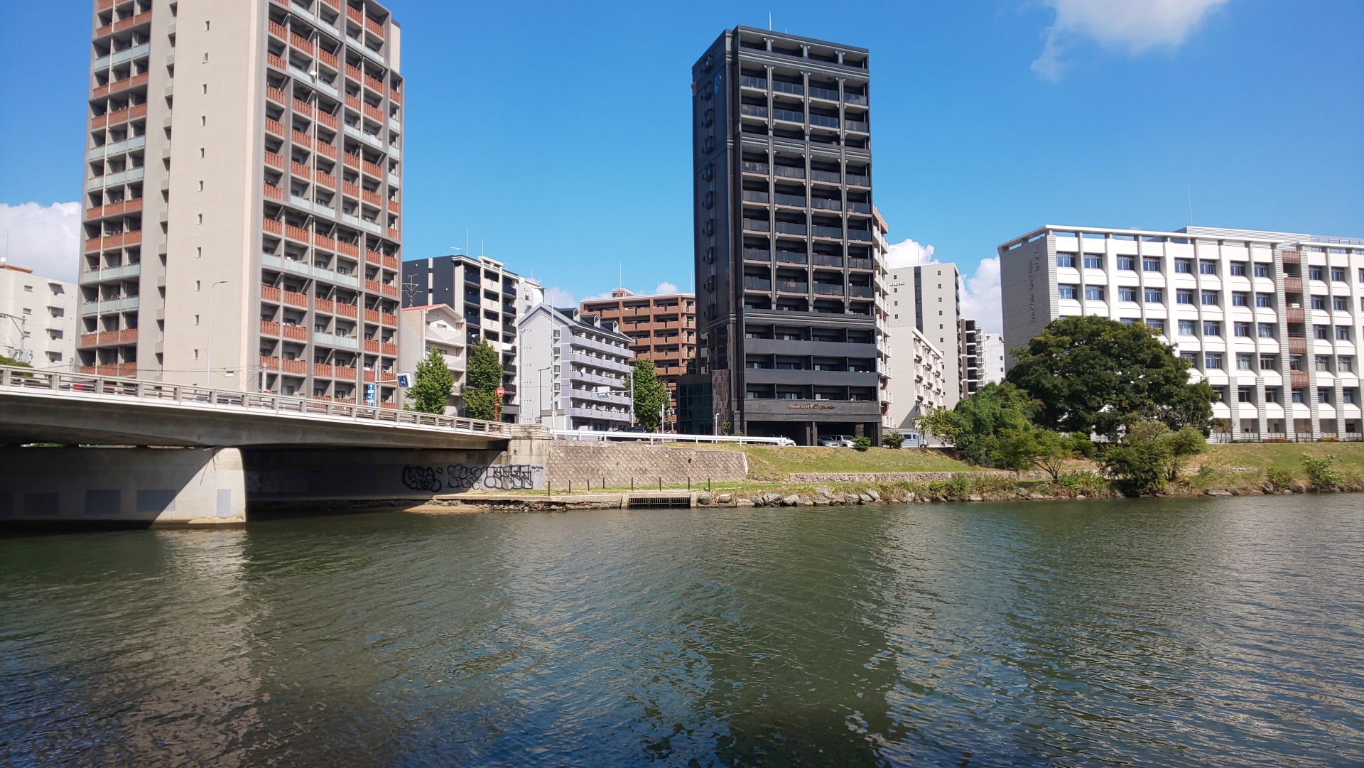 川沿いマンション